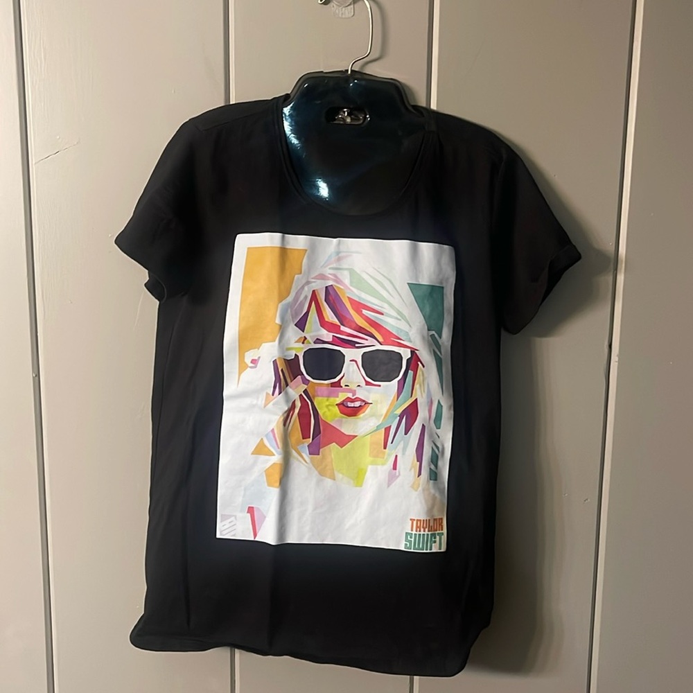 Taylor Swift Graphic T shirt Black Sunglasses Swiftie Concert Y2K Women’s Medium